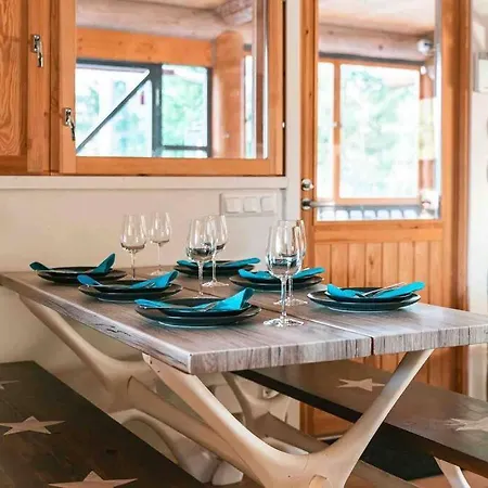 Upea Hirsi Moekki Ulkoporeltaalla Sekae Kelosaunalla * Хямеэнлинна