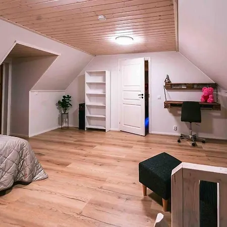 Upea Hirsi Moekki Ulkoporeltaalla Sekae Kelosaunalla *