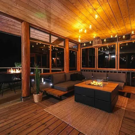 Upea Hirsi Moekki Ulkoporeltaalla Sekae Kelosaunalla Ferienhaus *