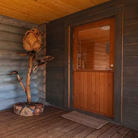 Upea Hirsi Moekki Ulkoporeltaalla Sekae Kelosaunalla 別荘