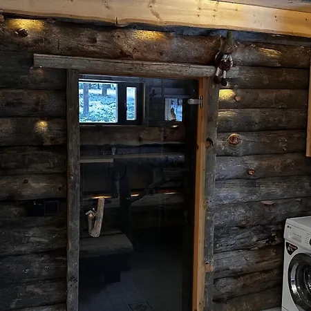 Upea Hirsi Moekki Ulkoporeltaalla Sekae Kelosaunalla Ferienhaus *