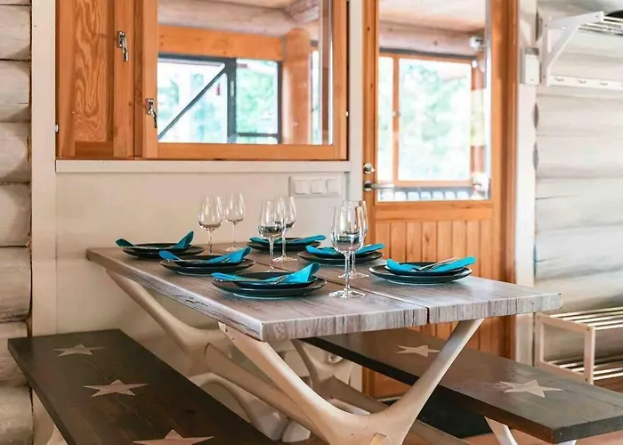 Upea Hirsi Moekki Ulkoporeltaalla Sekae Kelosaunalla * Hämeenlinna